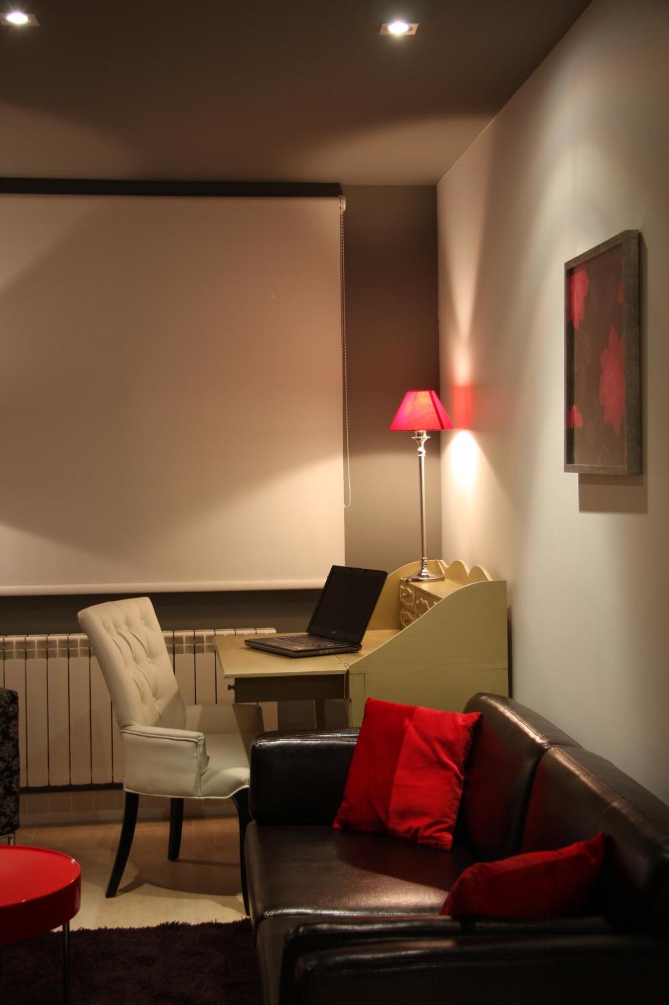 Comforsuite Apartment 2*